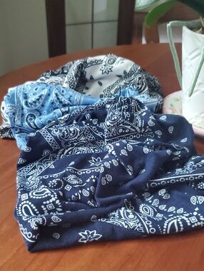 Bandana Print Scrunchie Set - Navy, Light Blue, White